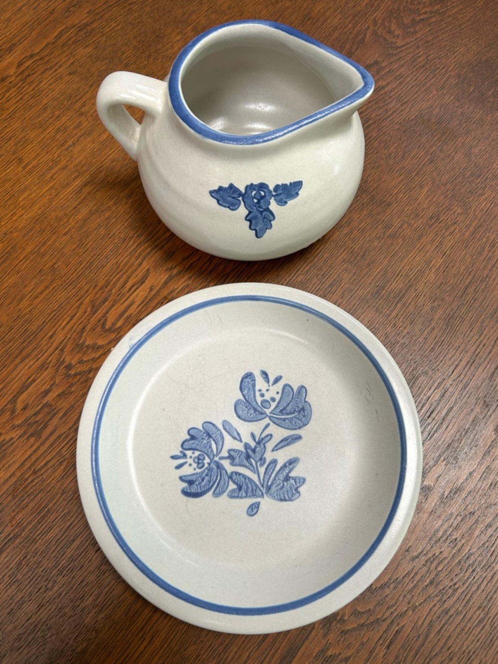 Pfaltzgraff Stoneware Gravy or Creamer plus Dessert Plate Set in Blue and White